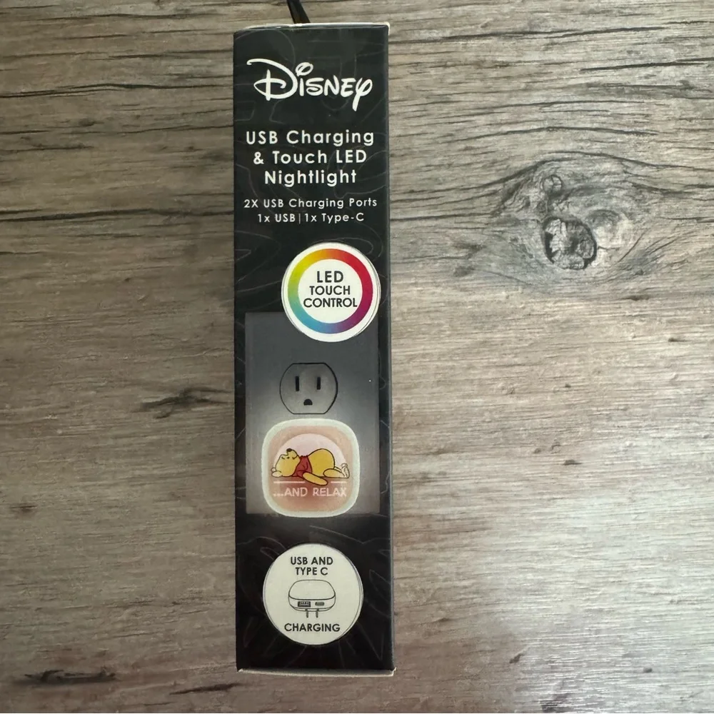 Disney Winnie the Pooh USB Charger & LED Nightlight - White